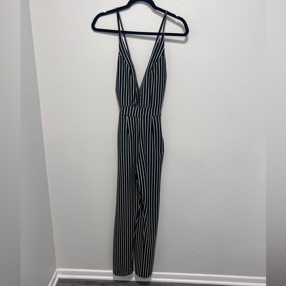Boohoo Black and White Deep V-neck Striped Romper Size 4